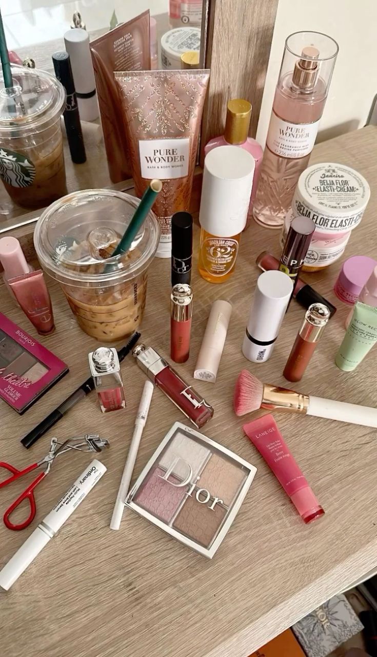 Πώς να ξεκαθαρίσεις και να ανανεώσεις το beauty case σου